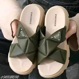 Relaxed Graceful Women Flipflops & Slippers