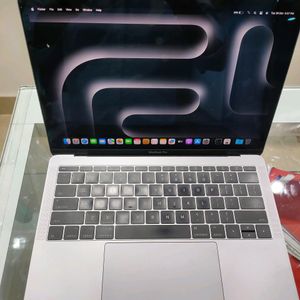 MacBook Pro 13" Mid 2017 - 8GB RAM, 256GB SSD