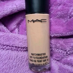 Mac Liquid Foundation NC35