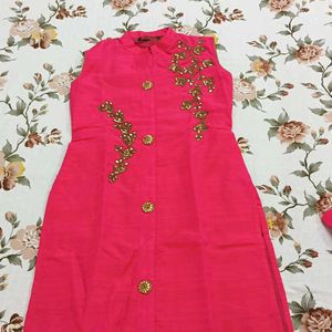 Kurta With Heavy Neck Work And Golden Duptta