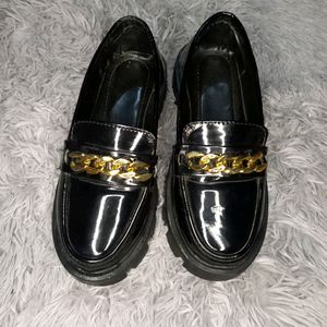 BLACK LOAFER