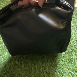 MAC BLACK TRAVEL POUCH