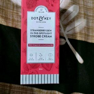 Dot Nd Key Strawberry Stobe Cream New Sealed pack