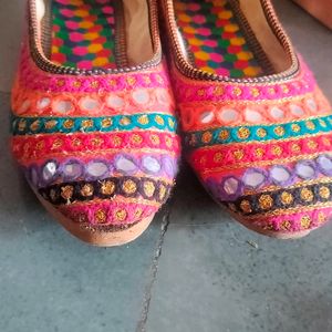 Multicolored Beautyful Ethnic Jutti