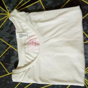 Sleeveless T-shirt