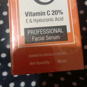 St.Botanica Hyaluronic And Vit C Serum