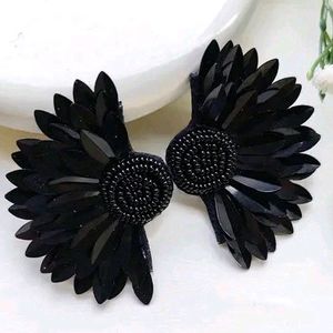 Latest black Flower Stud Earrings-Handmade Beades