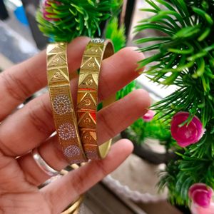 Combo Of Bangles ( 4 Pairs )