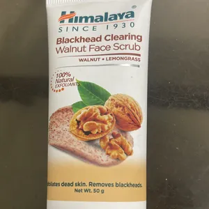 Himalaya Blackhead Clearing walnut Face Scrub