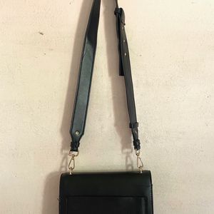 Charles & Keith Sling Bag 🖤