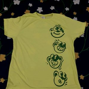 Like New T-shirt Line Green Colour  XL