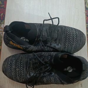 I Am Selling Casual Shoes