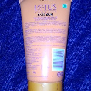 LOTUS SUN BLOCK CREAM(PA++)(SPF30)