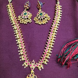 Beautiful Jewellery Set - Necklace And Earrings