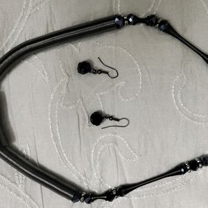 Traditional Model Metal Necklace With Earrings