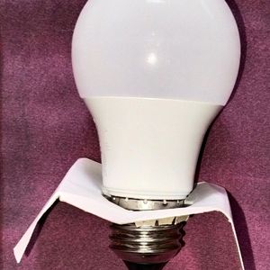 PHILIPS AceSaver 9W GOLDEN YELLOW/3000K  E27 BULB