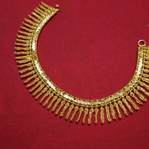 Gold Pleated Necklace