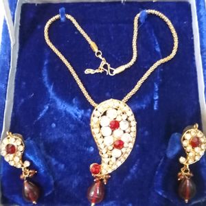 Attractive Mango Design Chain With Earrings
