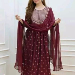 Naira Cut Kurti Set