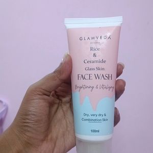 GLAMVEDA RICE AND CERAMIDE GLASS SKIN FACEWASH