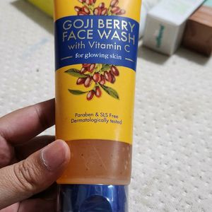 (Sealed) St Botanica Face Wash