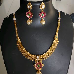 Gold Toned Elegant Necklace With Earring