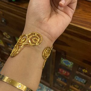 Queen Golden Bracelet