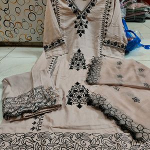 Pakistani Suit Set With Organza Dupatta