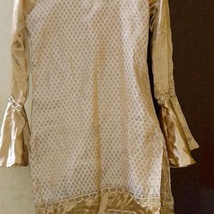 Kurta with bell sleeves and sharara