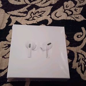 Pro 3 Ear Buds With New Condition