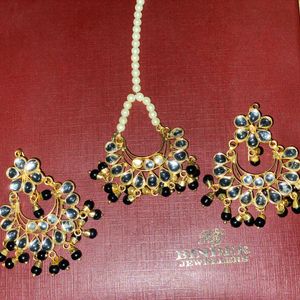 Beautiful  Earrings With Mangtikka