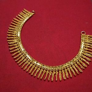 Gold Pleated Necklace