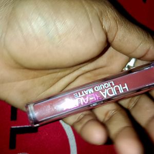 HUDA Beauty Mate Lipstick