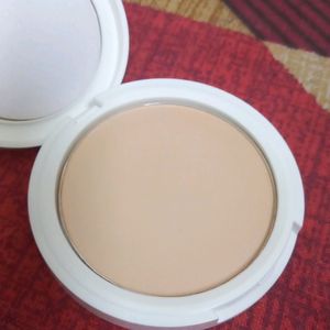 Myglamm LIT Radiant Matte Compact