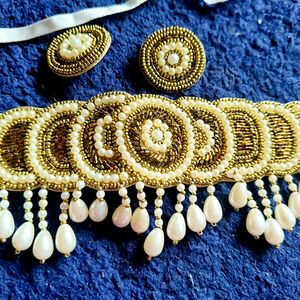 Pearly Gold Beaded Neck Set