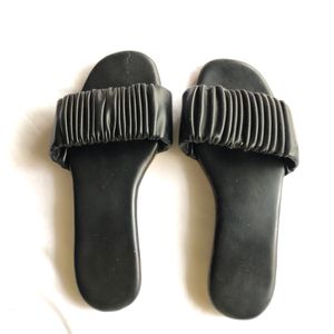 Black Flipflops (Women’s)