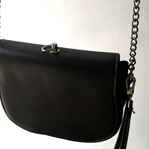 Black Sling Bag Good Condition