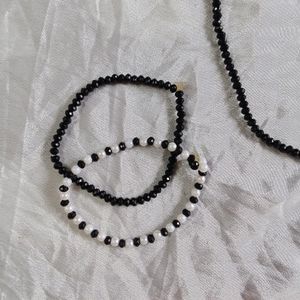 Beaded Neckpiece With 2 Bracelets