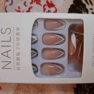 24 Artificial Nails