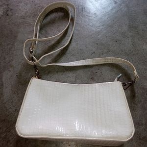 White Slingbag / Purse