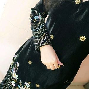 Pakistani Style Velvet Kurta And Pants