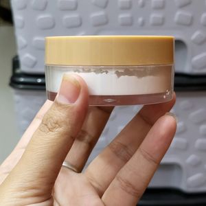 Mamaearth Glow Mattifying Loose Powder