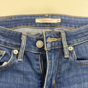 Levis Size 27 Skinny Jeans