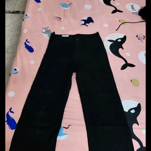 Black Flarred Jeans