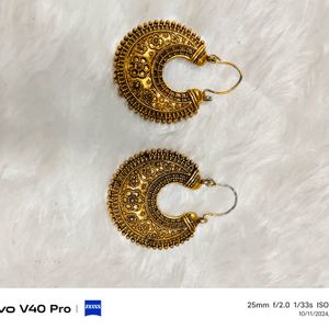 Timeless Elegance: Golden Earings 4 Sets