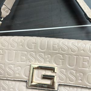 A Very Chique Guess Bag For Daily Use