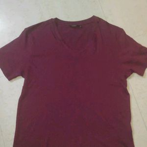 burgundy T shirt