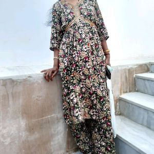 Floral printed nayra cut kurta pant set