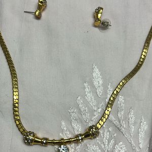 Beautiful Golden Necklace Set With Tops