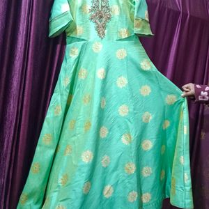 Heavy gown. . . . . . Due to siz issue i m selling